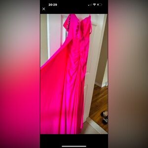 Hi im selling my prom dress that i didn’t wear unfortunately